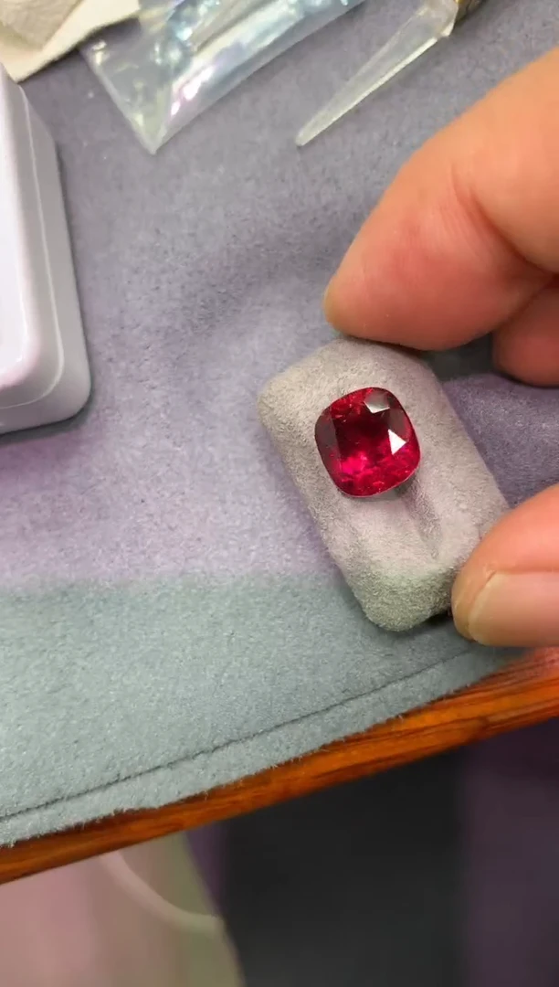 未镶嵌裸石碧玺5.12ct 69