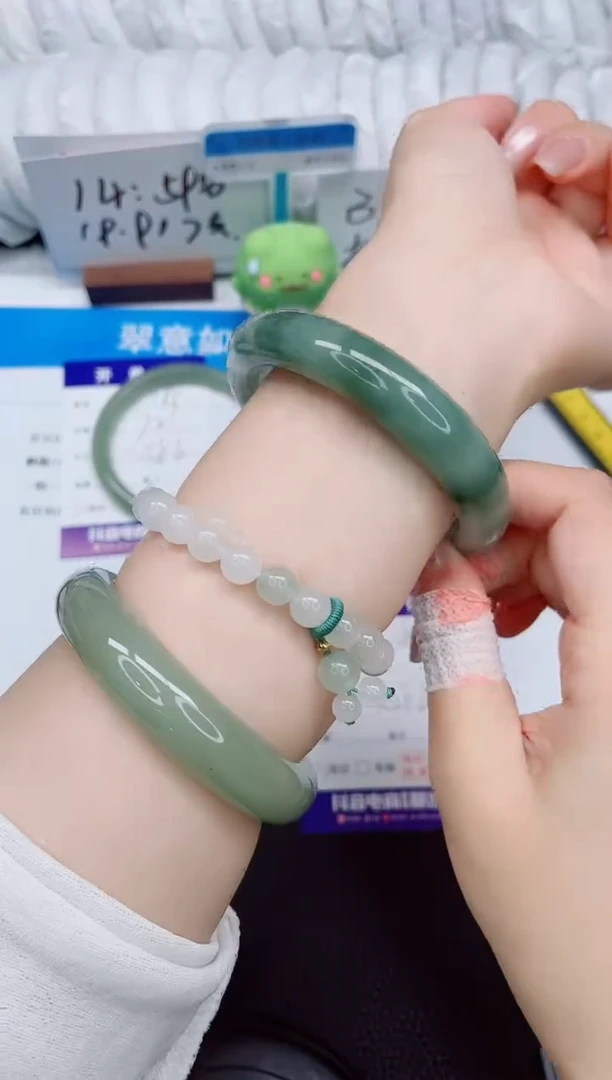 石英质玉手镯未镶嵌200-59.6