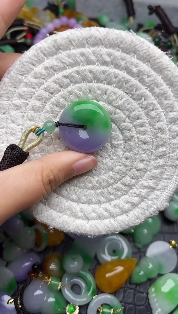 颈饰未镶嵌翡翠缅甸翡翠吊坠