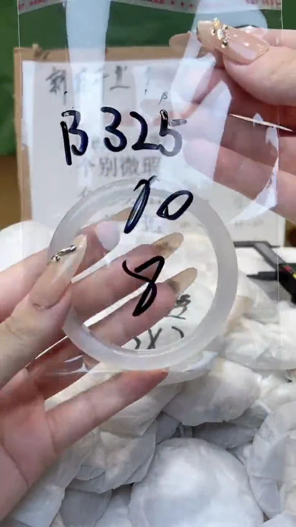 玛瑙/玉髓手镯未镶嵌60