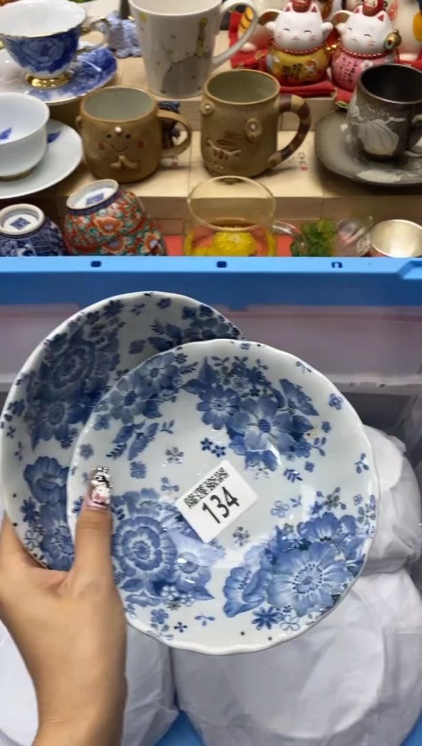 瓷片依**雪隆莲瓷器欢迎大家