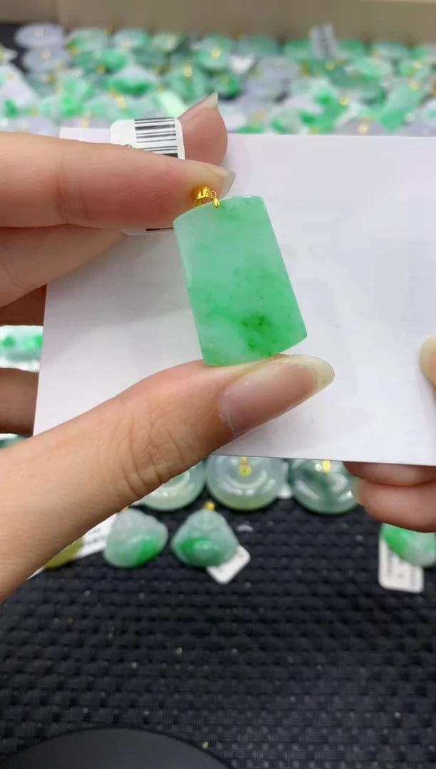 颈饰18K金镶嵌翡翠天然缅甸翡翠A货
