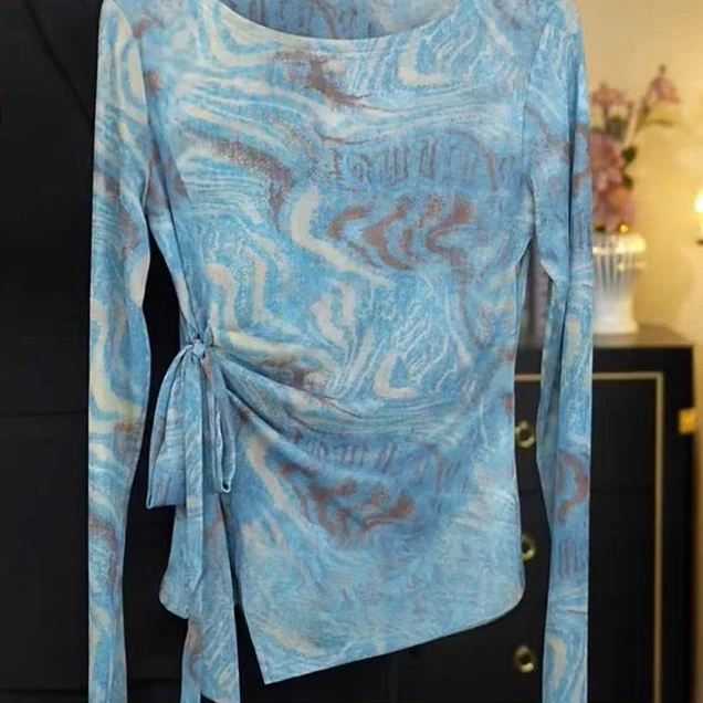 蓝色扎染印花网纱长袖T恤女士早秋新款设计感不规则小衫收腰上衣