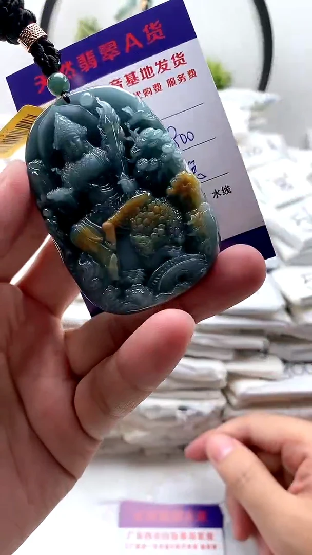 翡翠未镶嵌颈饰文殊