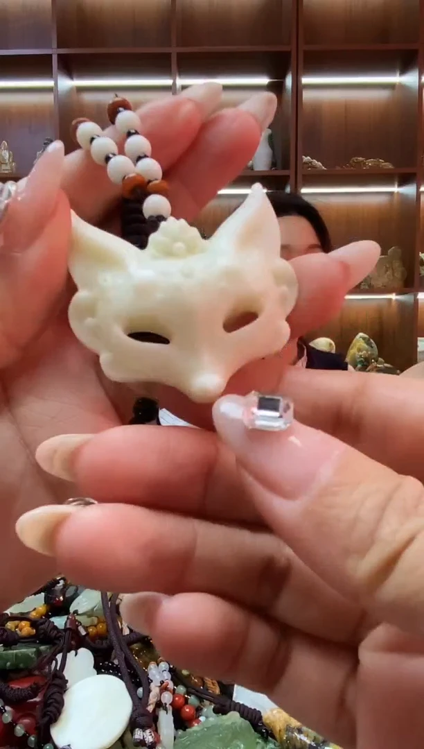 未镶嵌蛇纹石玉吊坠