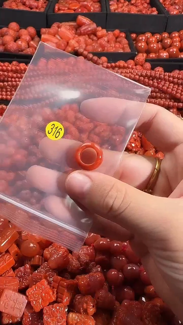 颈饰未镶嵌南红玛瑙1