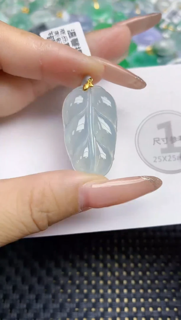 颈饰18K金镶嵌翡翠 天然缅甸A货翡翠百元以上9元证书费自理