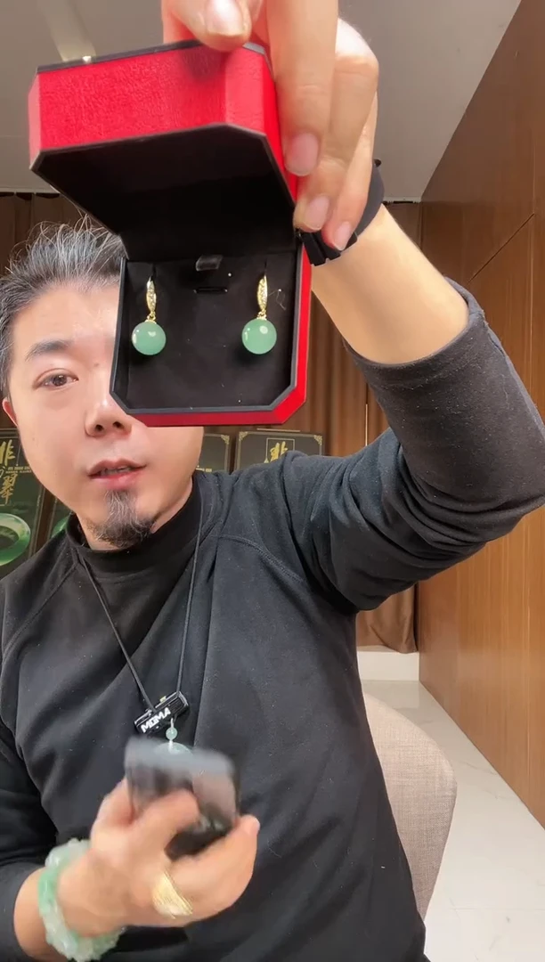 【闪购商品】石英质玉手镯未镶嵌非洲翠