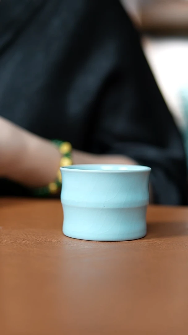 瓷片仿古月白竹节杯瑕破价