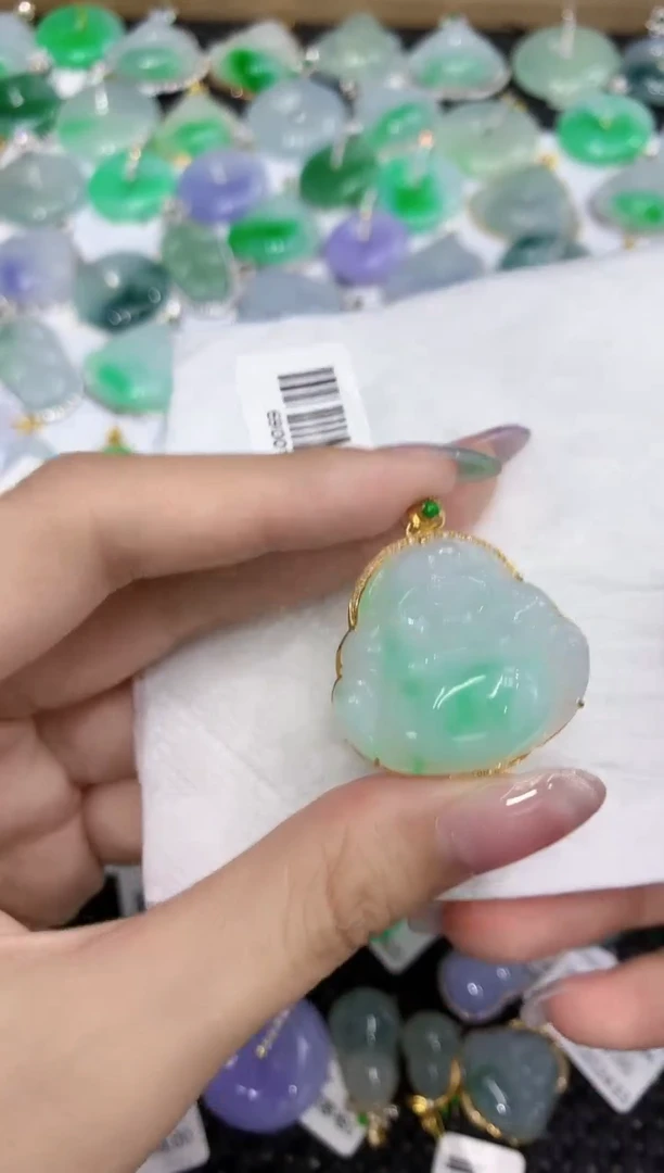 翡翠18K金镶嵌颈饰111111111111