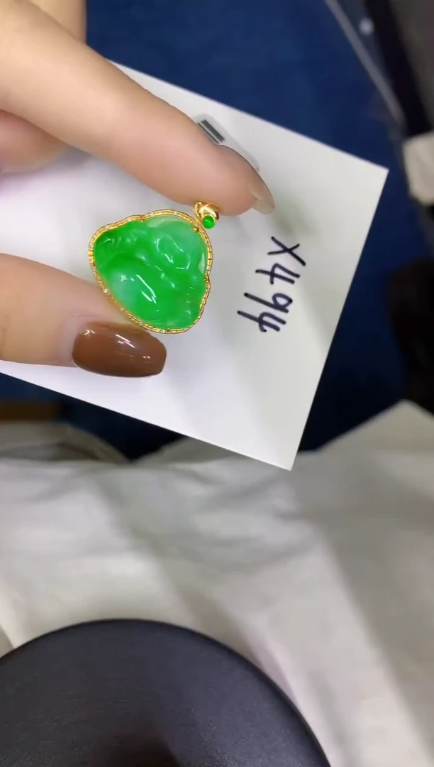 颈饰18K金镶嵌翡翠缅甸天然翡翠A货