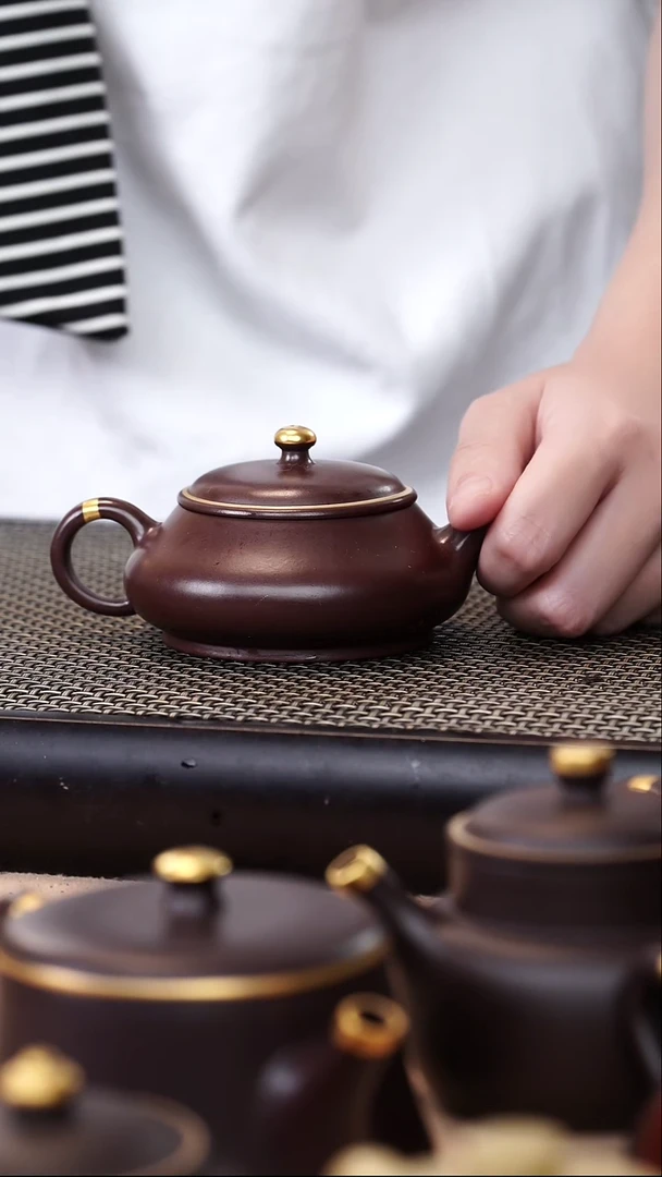 茶壶紫砂四号井茄皮紫泥描金薄胎明炉150cc