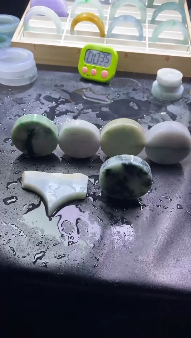 【闪购商品】翡翠挂件未镶嵌镯心