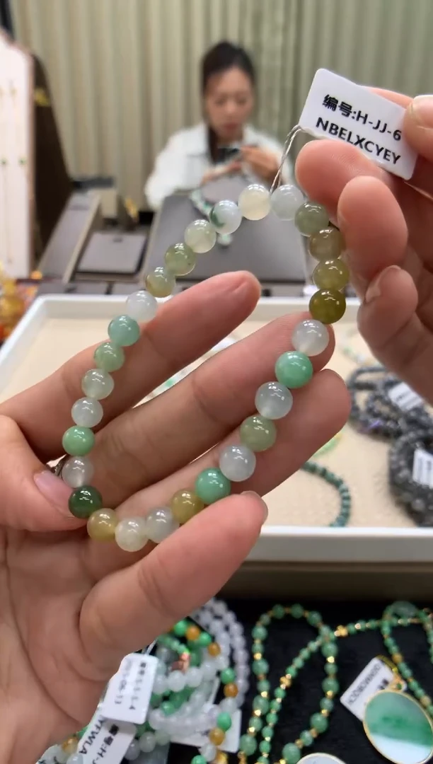 翡翠未镶嵌颈饰手串