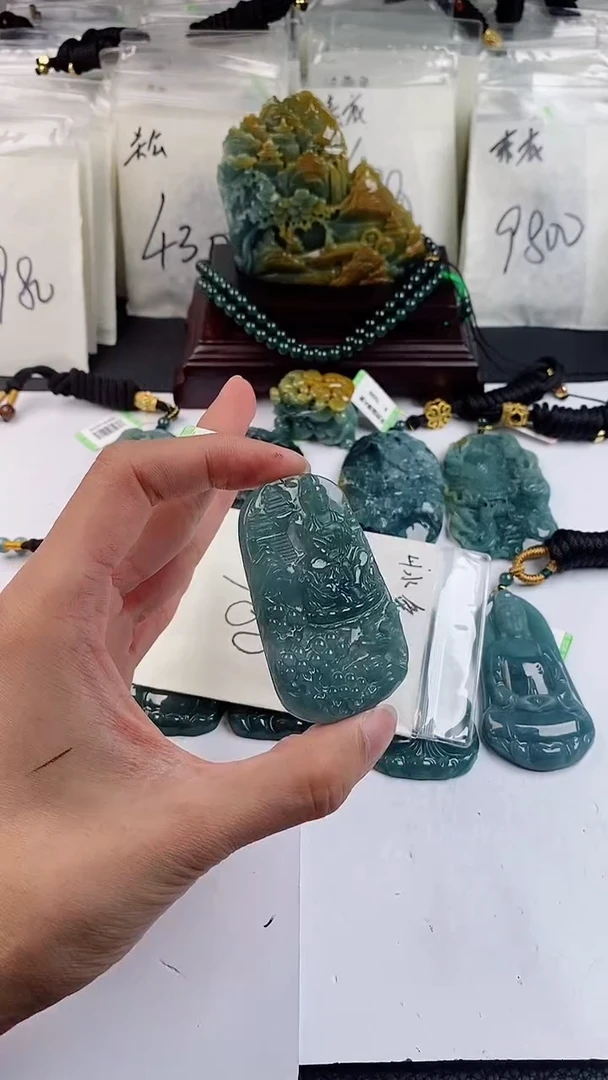 【闪购商品】翡翠颈饰未镶嵌