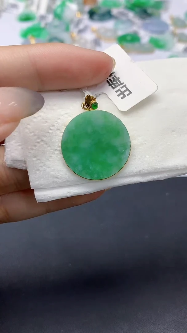 翡翠18K金镶嵌颈饰天然缅甸a货翡翠