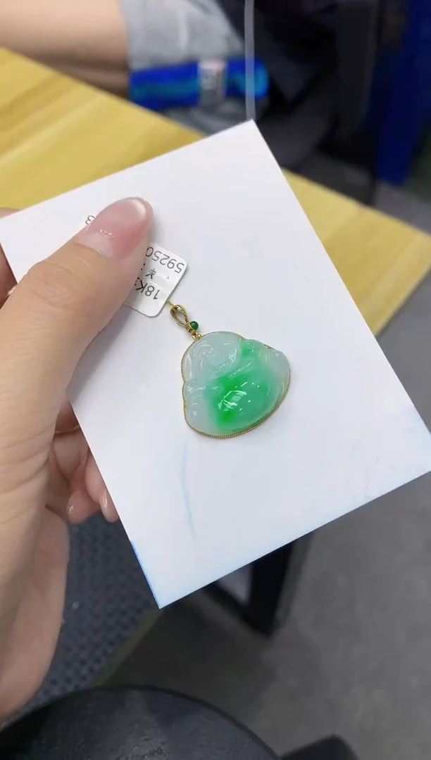 翡翠18K金镶嵌颈饰111111111111
