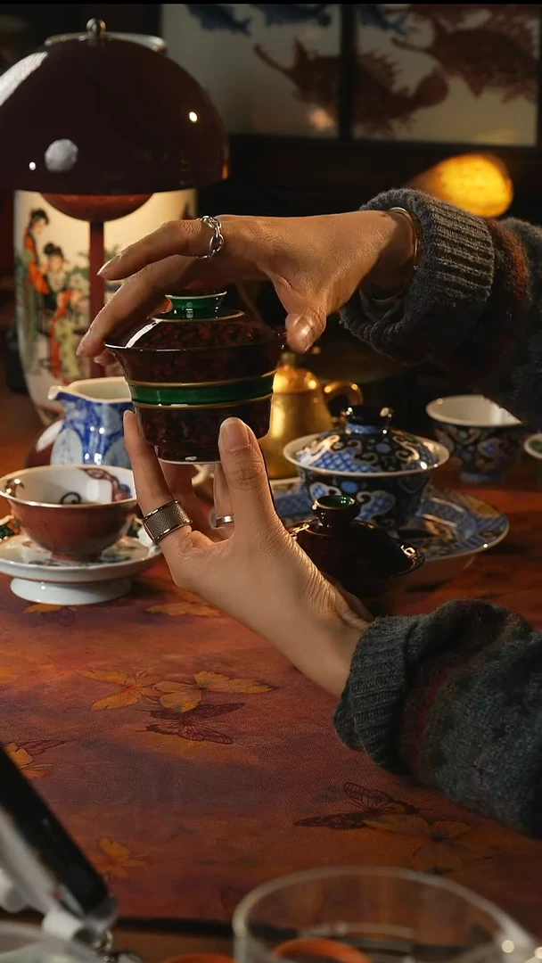 瓷片天目红马蹄盖碗 高足