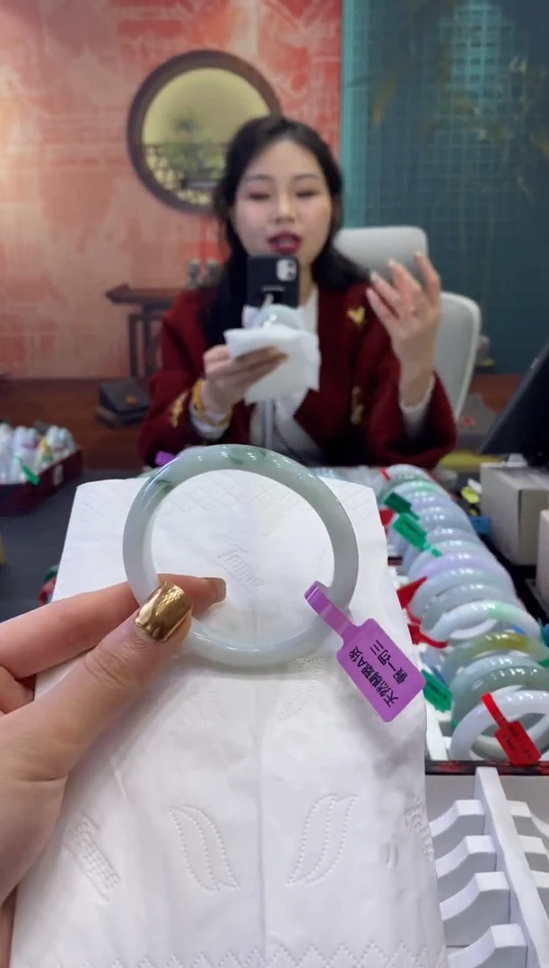 【闪购商品】翡翠手镯未镶嵌多人04093