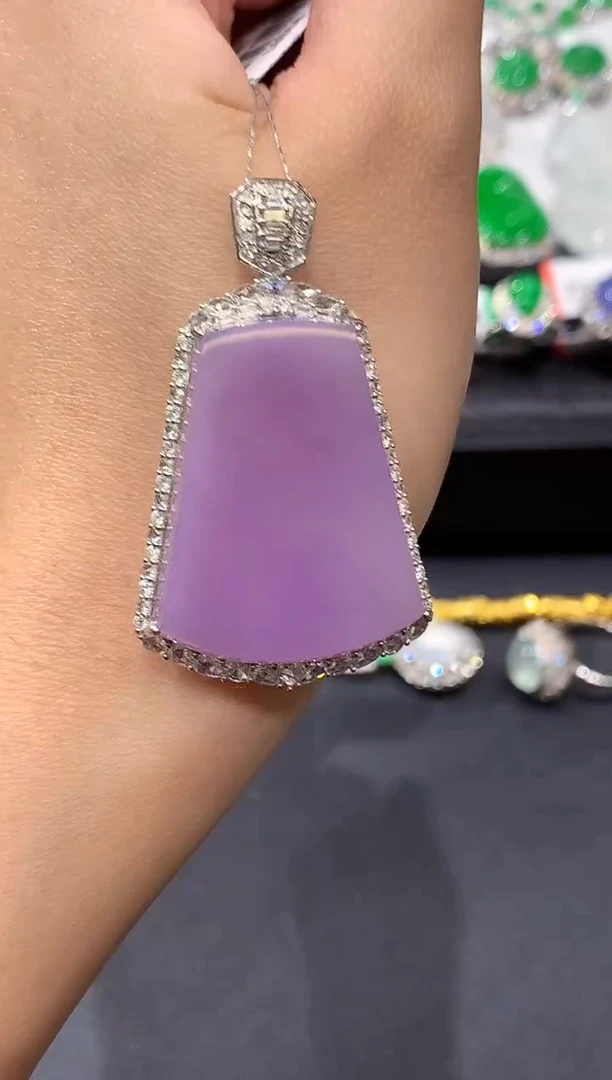 吊坠(不含链)18K金镶嵌翡翠V****n多样性发其一