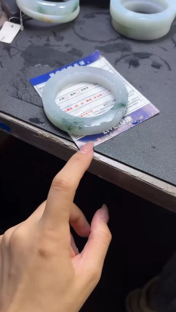 未镶嵌手镯定制翡翠偷**子定制手镯不退不换