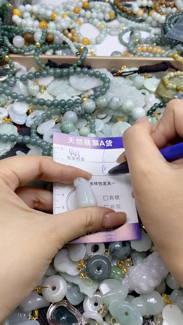 翡翠未镶嵌颈饰天然翡翠A货吊坠批量多样性发其一