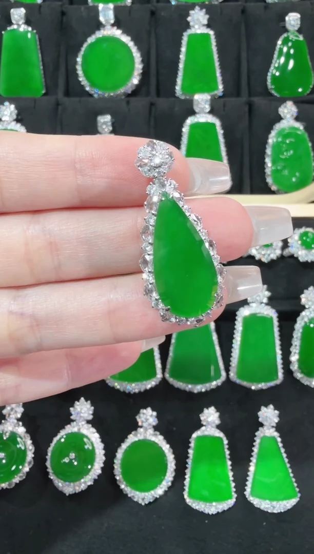 颈饰18K金镶嵌翡翠水滴天然A货翡翠72h鉴赏期