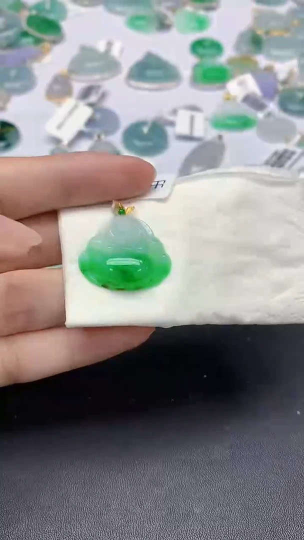 翡翠18K金镶嵌颈饰天然缅甸a货翡翠