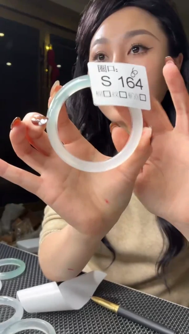 阿****家闪购玉石链接一物一拍S164