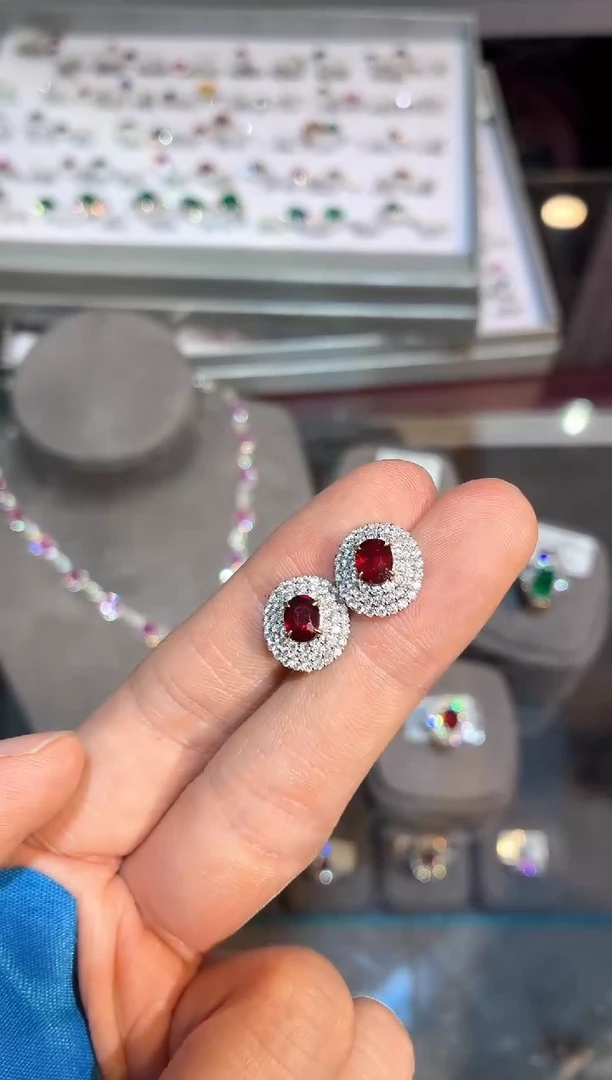 18K金镶嵌耳钉红宝石【闪购】2.1ct/同步展会价/无烧鸽血红