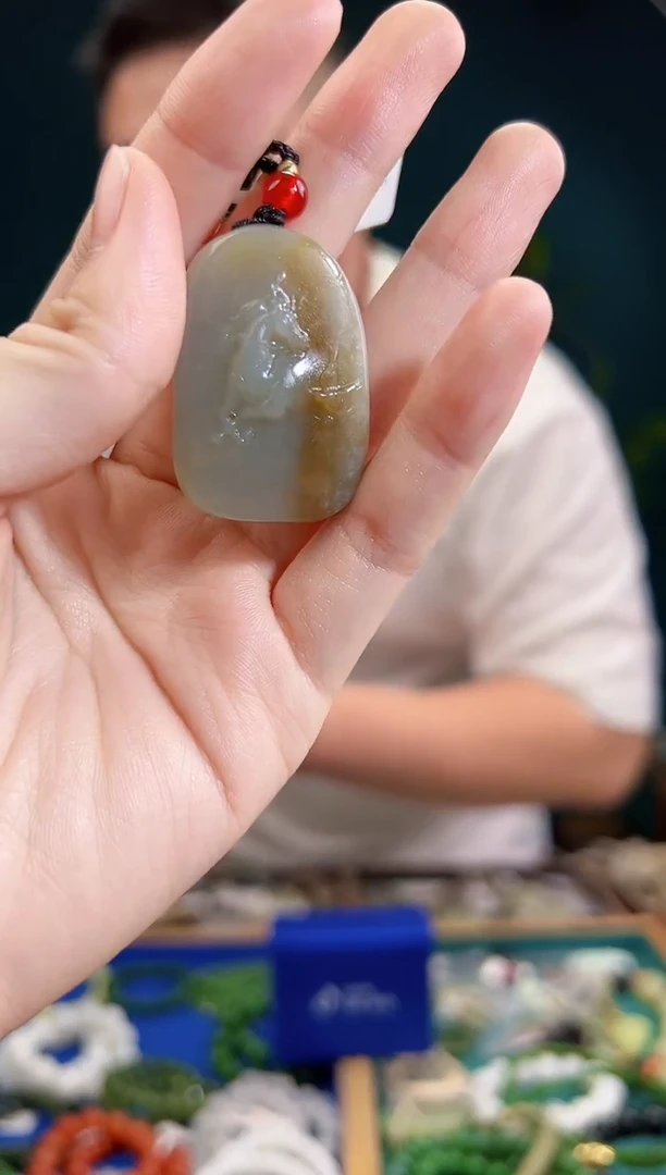 颈饰未镶嵌和田玉一物一证 拍一单发一个