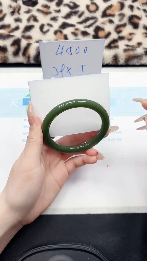 【闪购商品】石英质玉手镯未镶嵌38-62