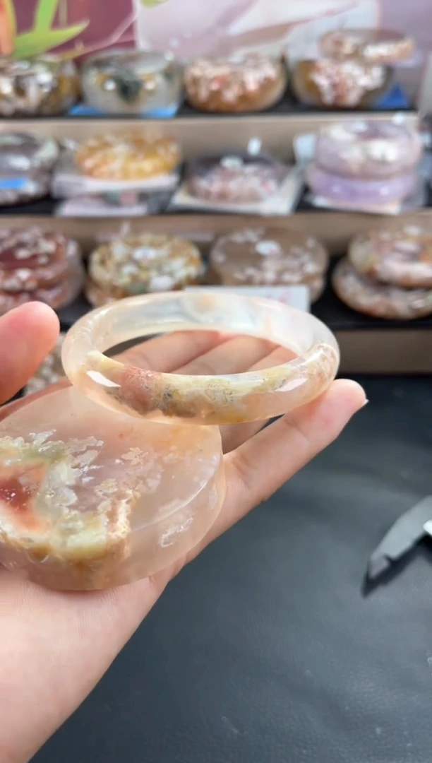 未镶嵌手镯石英质玉60