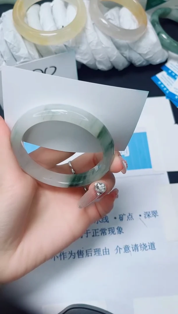 石英质玉手镯未镶嵌134/56.6