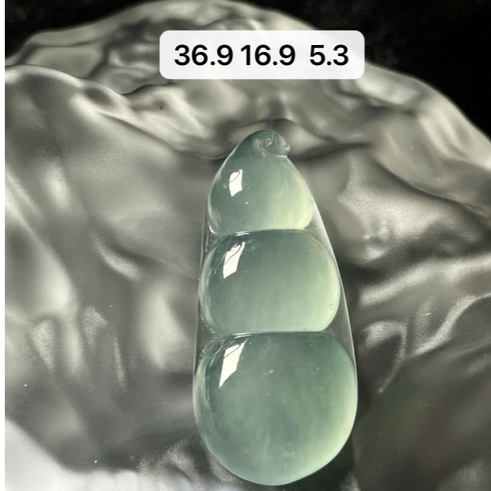 天然a货缅甸翡翠底色豆子吊坠