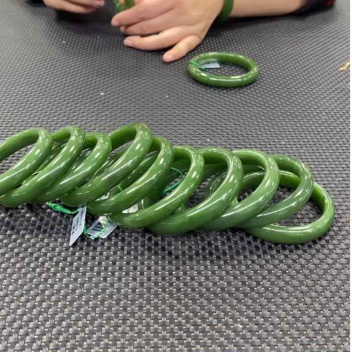 【老郑家】和田玉手镯一支(多样性发1件) 微黑点