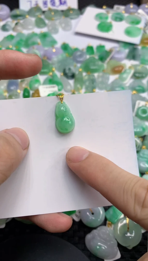 翡翠18K金镶嵌颈饰111111111