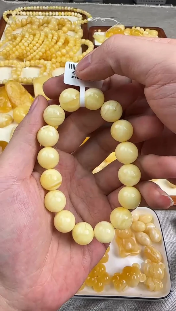 蜜蜡未镶嵌珠宝奇石特价，个别珠子有瑕