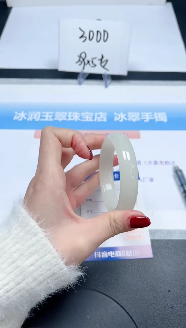 【闪购商品】石英质玉手镯未镶嵌59-54