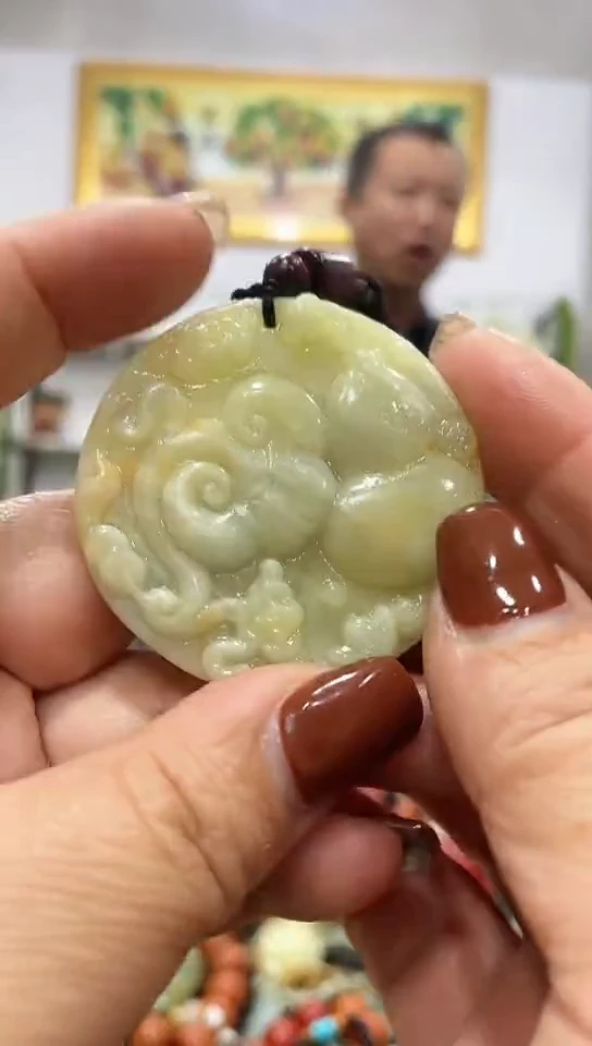 未镶嵌蛇纹石玉吊坠