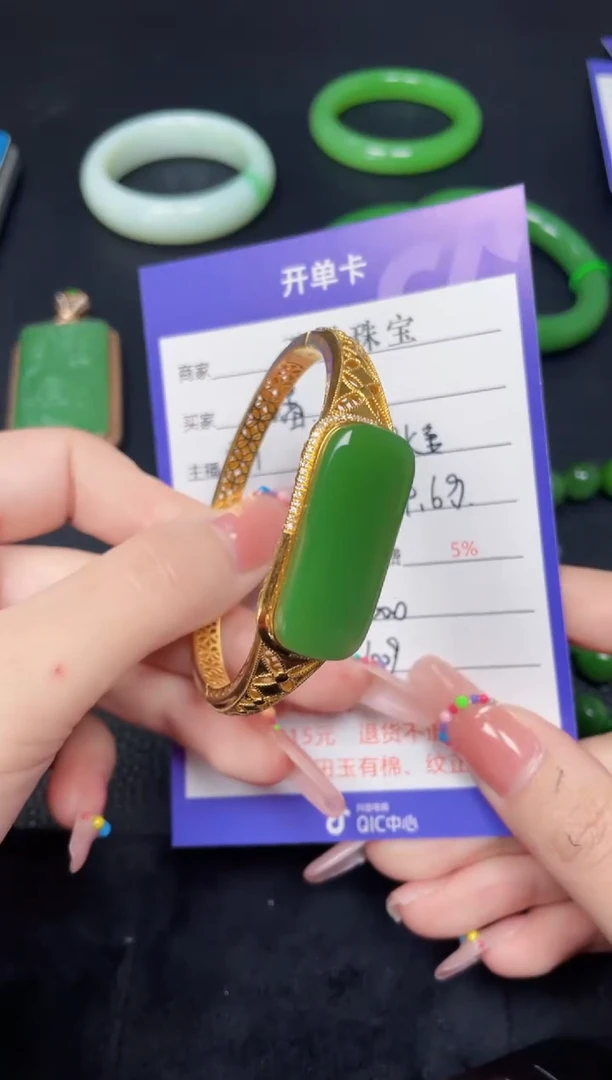 颈饰18K金镶嵌和田玉潘****馆F1009