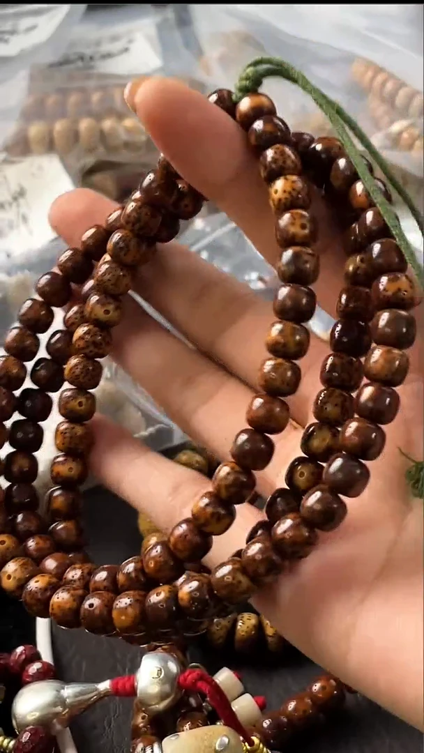 吊坠星月菩提精工级中珀桶珠8*7长串