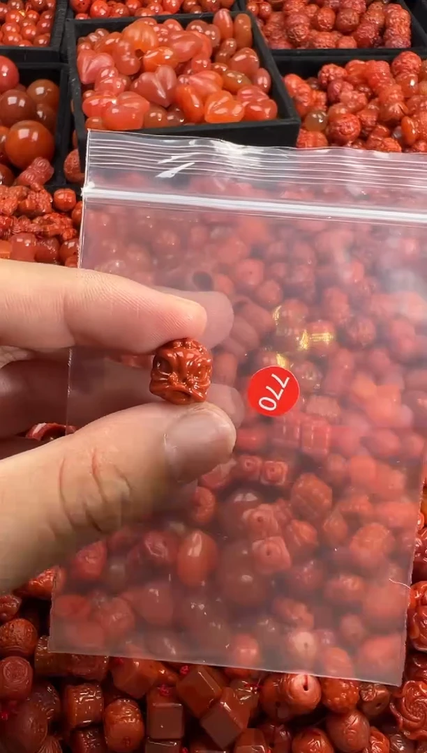 南红玛瑙未镶嵌颈饰1