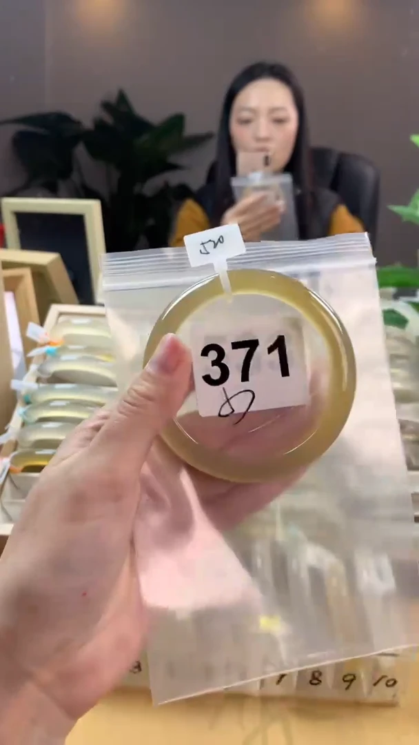 【闪购商品】玛瑙/玉髓手镯未镶嵌371