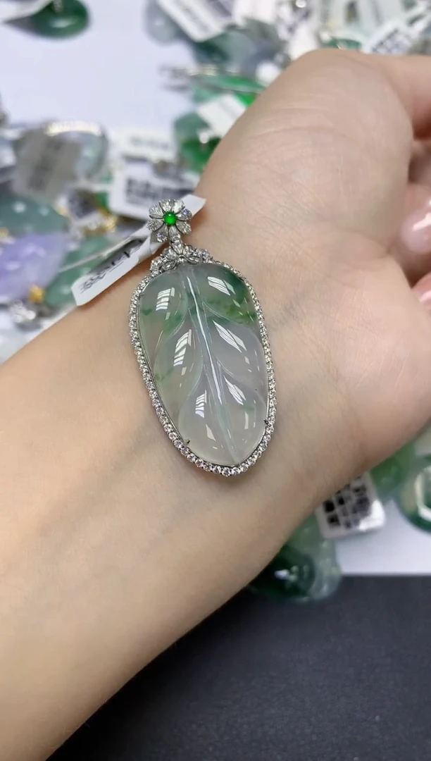 颈饰18K金镶嵌翡翠天然缅甸翡翠A货百元以上9元证书费自理