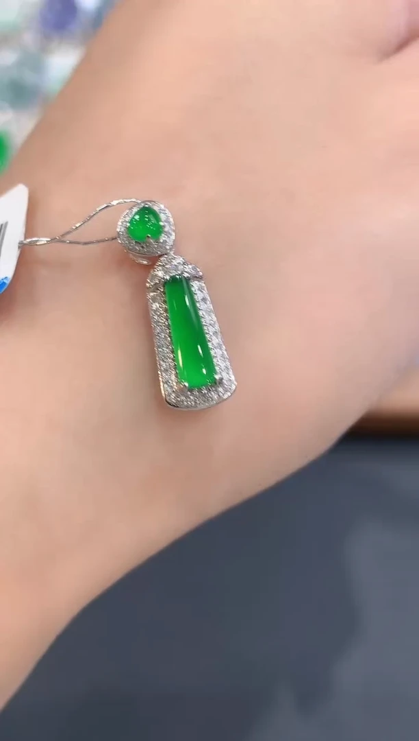 吊坠(不含链)18K金镶嵌翡翠a40多样性一件发货