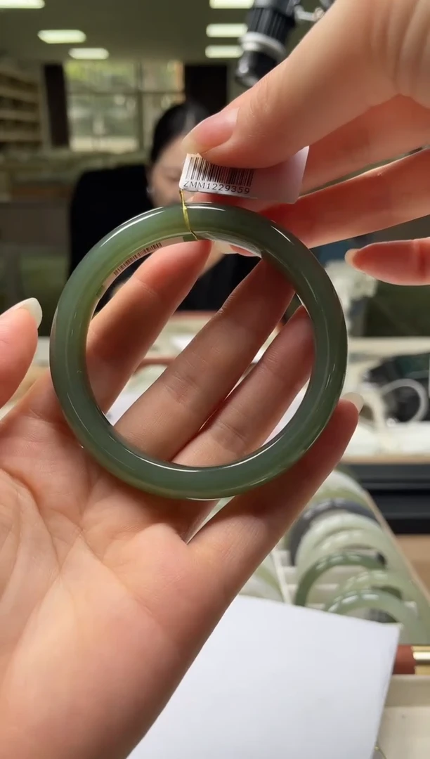 未镶嵌手镯和田玉57-58圈口 9359