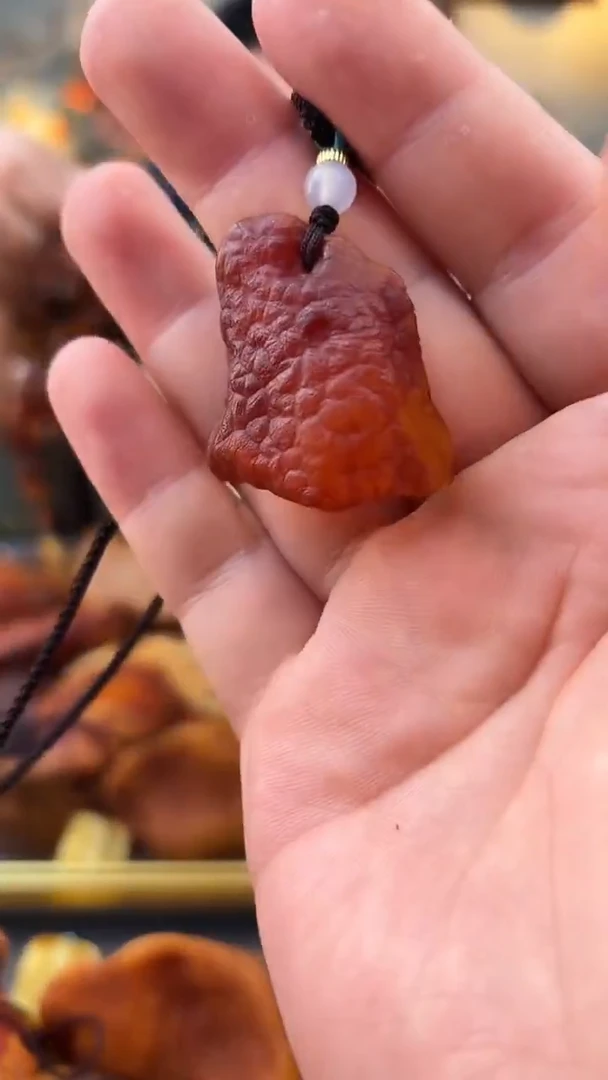 未镶嵌颈饰琥珀吊坠
