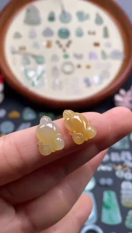 翡翠未镶嵌颈饰黄翡金鱼1对/芬