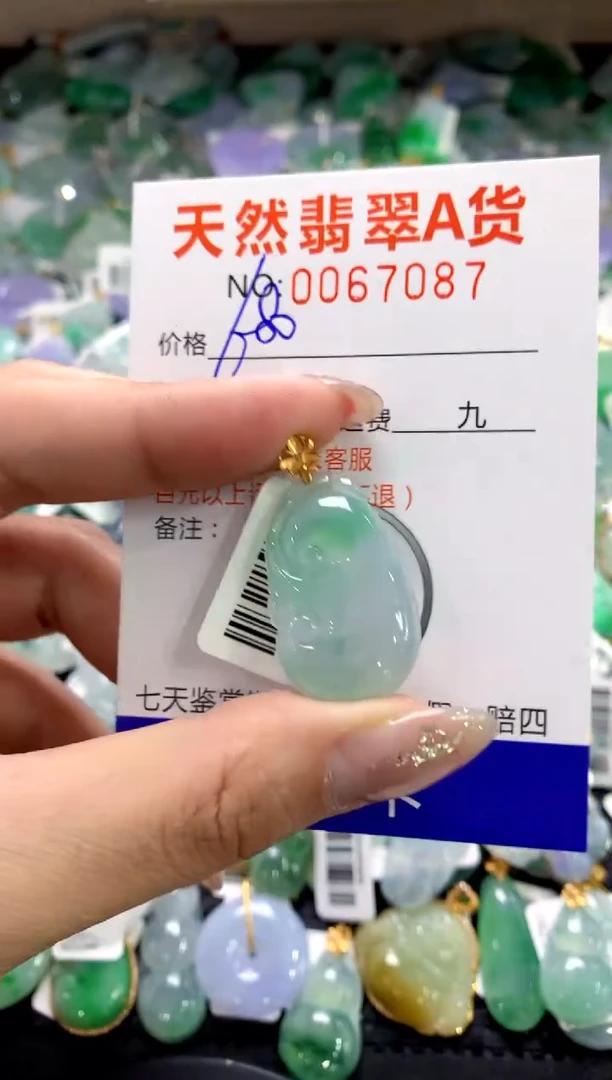颈饰18K金镶嵌翡翠1111111111111111